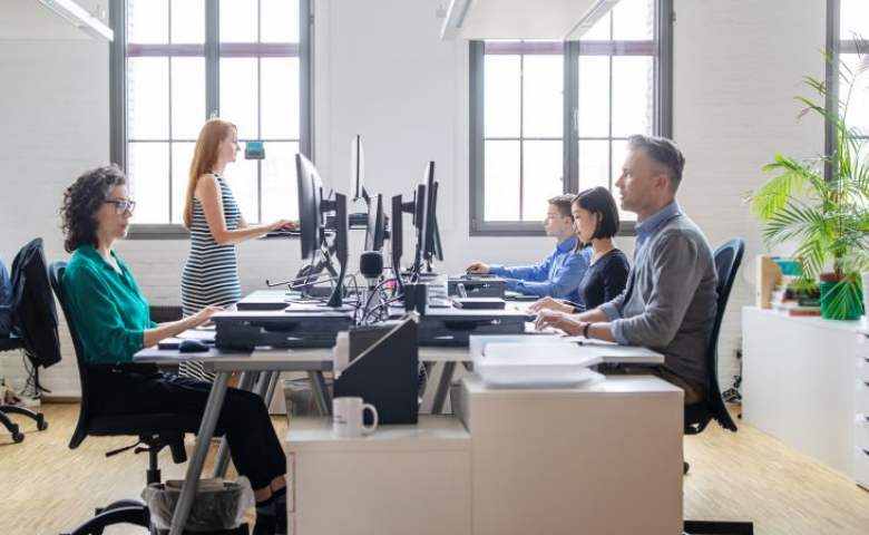 TRAINING ONLINE STAFF DAN DEKORASI KANTOR BERPENGARUH PADA KENYAMANAN LINGKUNGAN KERJA?