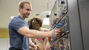 TRAINING ONLINE ELECTRICAL GROUNDING AND SHIELDING ELECTRONIS SYSTEM