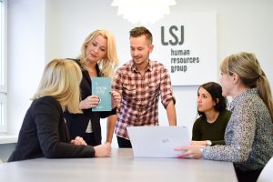 TRAINING ONLINE HR BASED ON COMPETENCY FOR RECRUITMENT