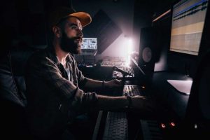 TRAINING ONLINE SOUND SYSTEM CONTROL FOR SOUNDMAN