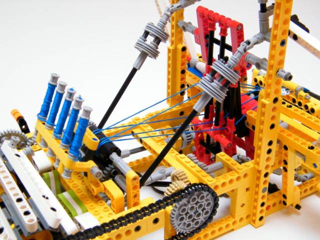 TRAINING ONLINE LEGO ASSEMBLY LINE SIMULATION