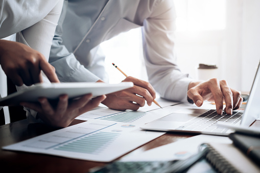 TRAINING ONLINE CREDIT ANALYSIS, MONITORING AND PROBLEM SOLVING
