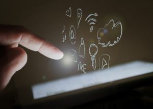 TRAINING ONLINE TEKNIK MENGELOLA KRISIS PUBLIK DAN MENGHADAPI TEKANAN MEDIA MASSA