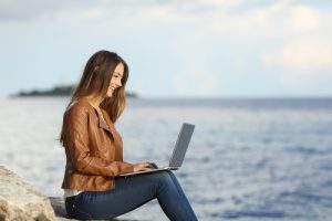 TRAINING ONLINE TRAVEL WRITER DAN KETERAMPILAN MENULIS PERJALANAN WISATA MELALUI MEDIA ONLINE